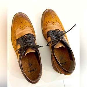 Clarks. Men’s 13. Worn 2x. In great condition. Brown / tan